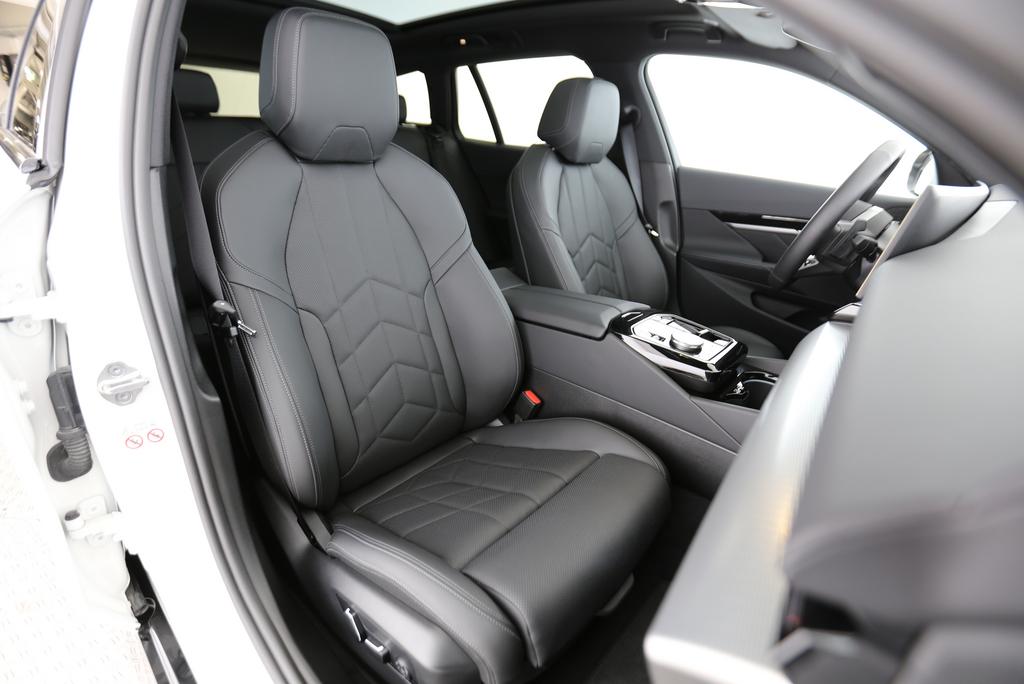 BMW 520d xDrive Touring-image-12