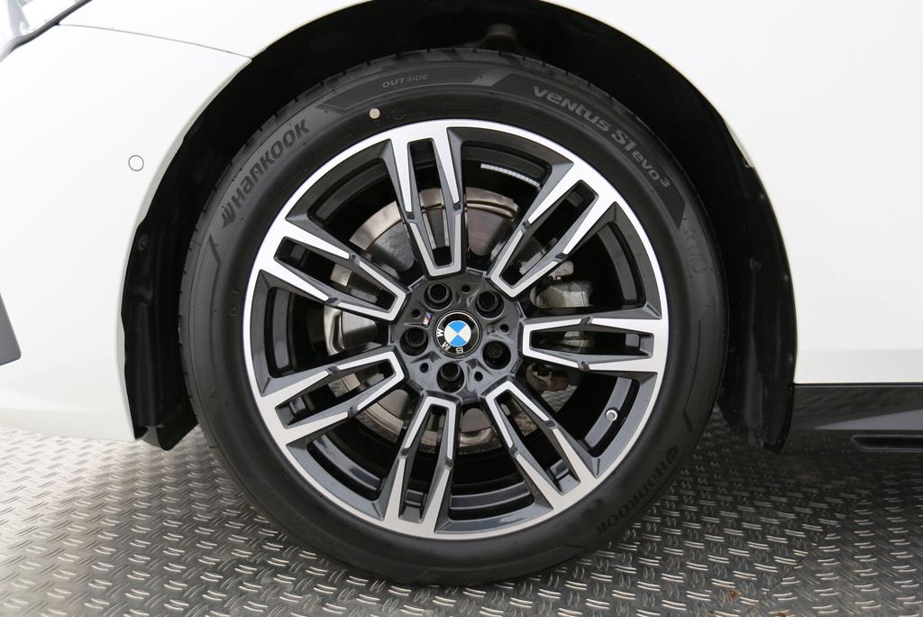 BMW 520d xDrive Touring-image-17