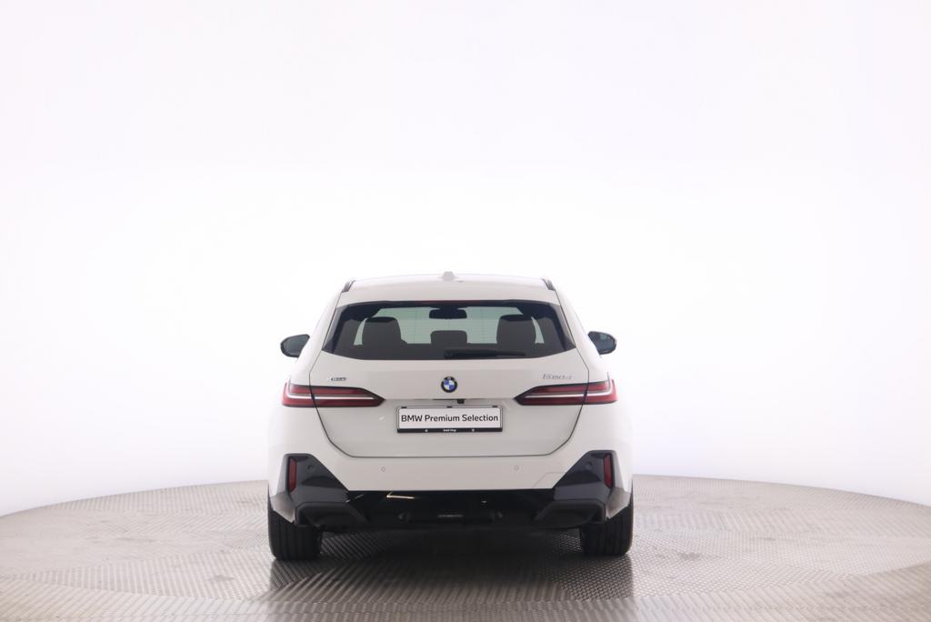 BMW 520d xDrive Touring-image-6