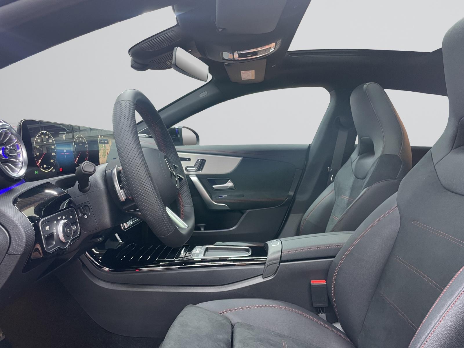MERCEDES-BENZ CLA 200 Shooting Brake AMG Line-image-3