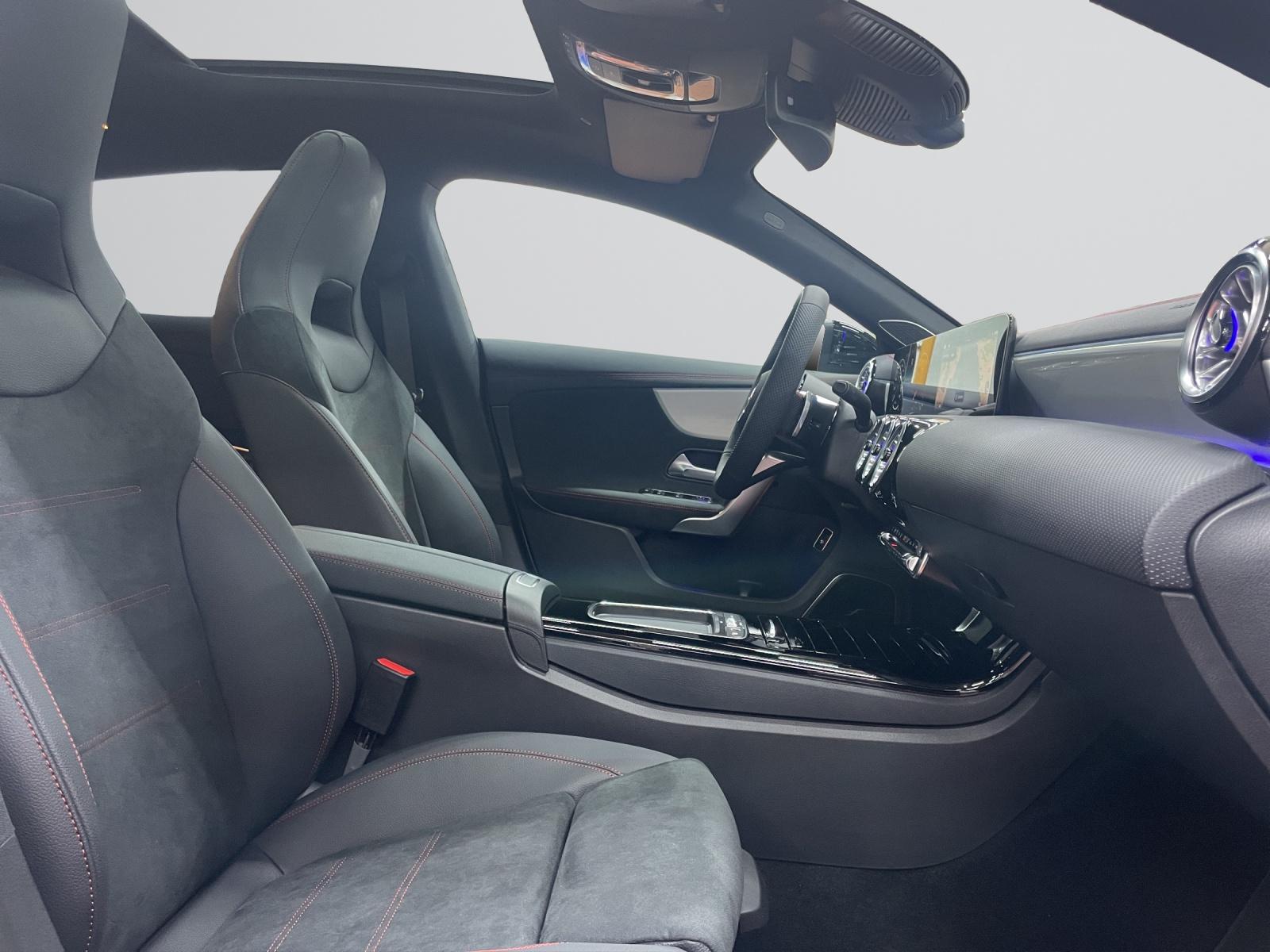 MERCEDES-BENZ CLA 200 Shooting Brake AMG Line-image-5