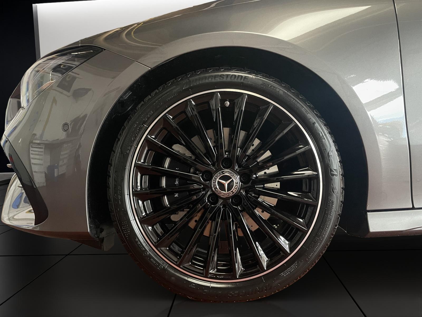 MERCEDES-BENZ CLA 200 Shooting Brake AMG Line-image-9
