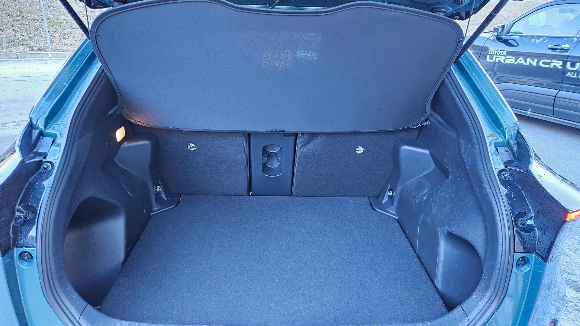 TOYOTA Yaris Cross 1.5 VVT-i HSD Trend AWD-i-image-4