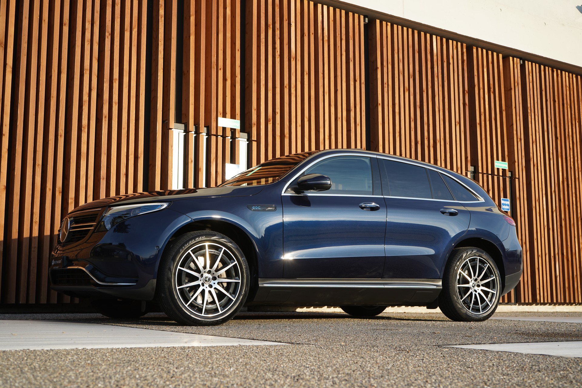 MERCEDES-BENZ EQC 400 AMG LINE 4MATIC l 408 PS-image-5