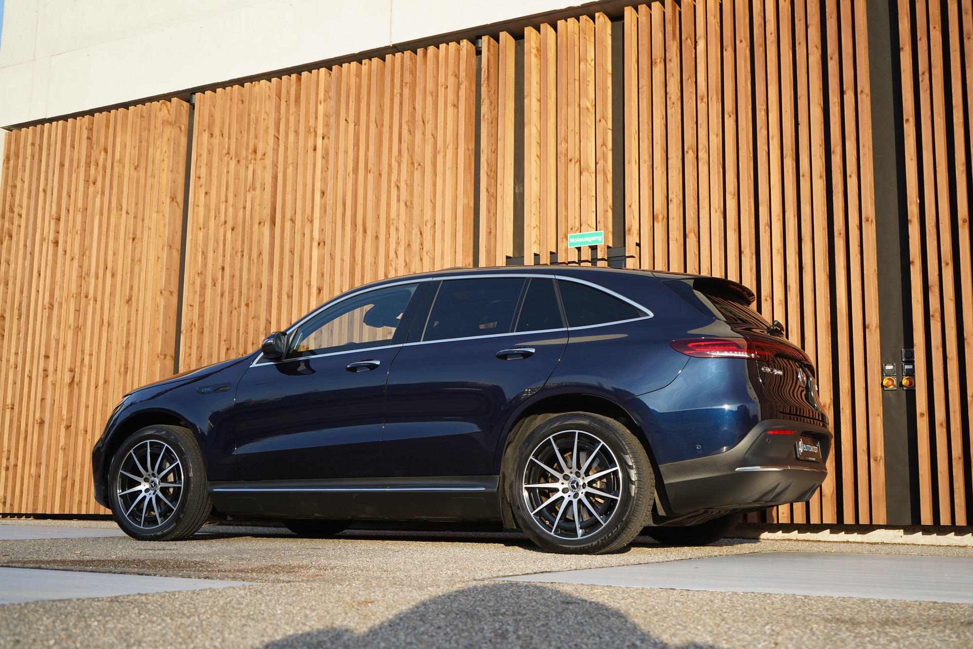 MERCEDES-BENZ EQC 400 AMG LINE 4MATIC l 408 PS-image-4