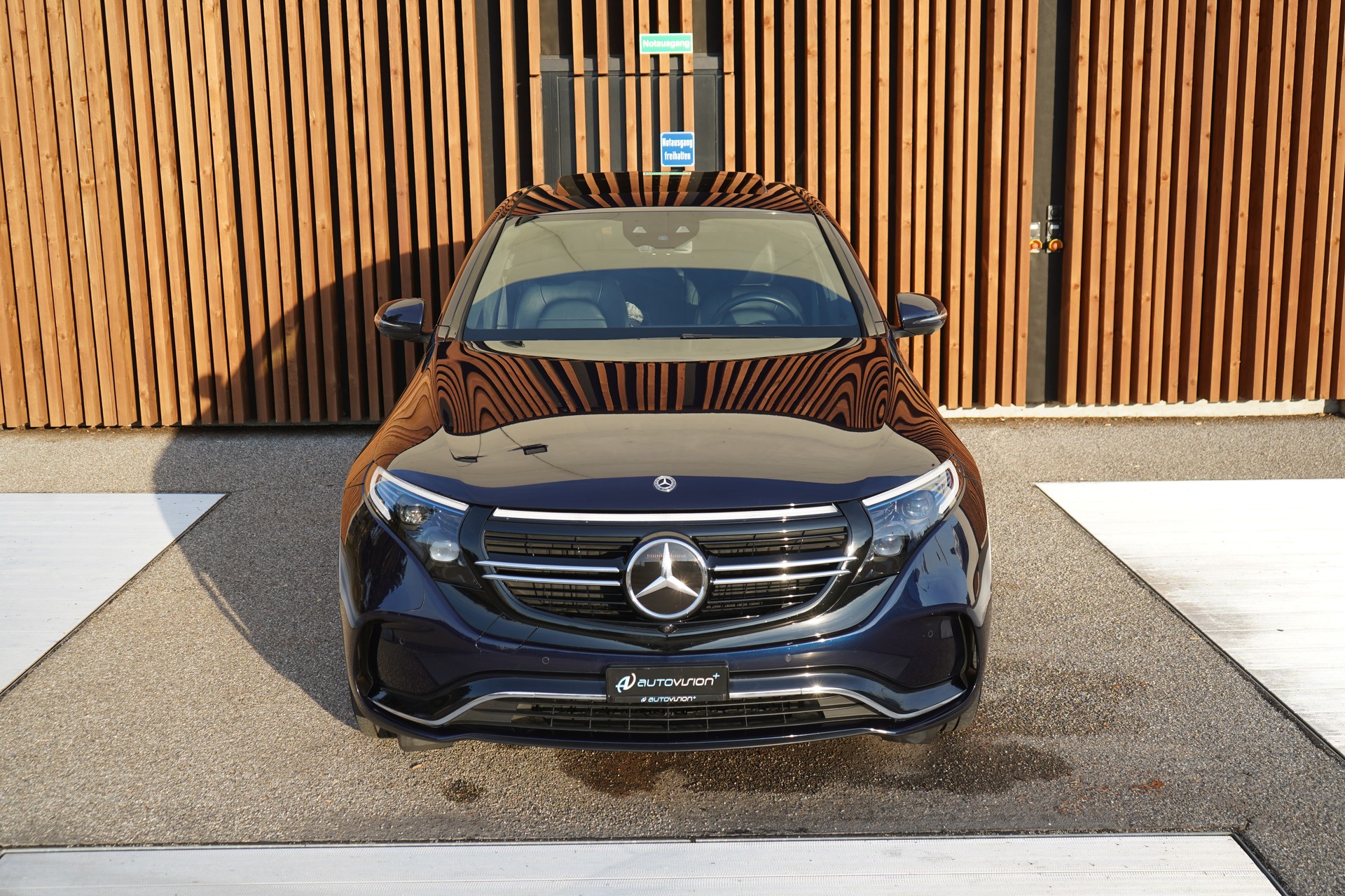 MERCEDES-BENZ EQC 400 AMG LINE 4MATIC l 408 PS-image-9
