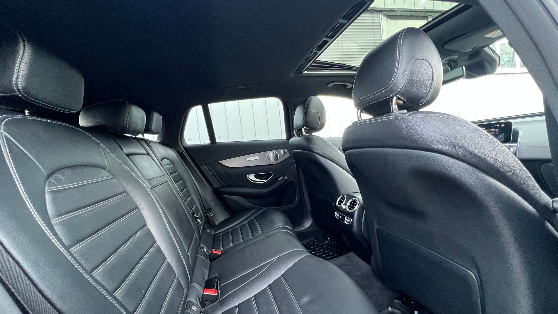 MERCEDES-BENZ EQC 400 AMG LINE 4MATIC l 408 PS-image-26