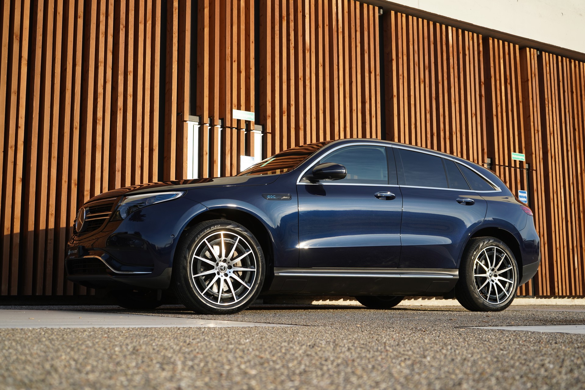 MERCEDES-BENZ EQC 400 AMG LINE 4MATIC l 408 PS-image-7