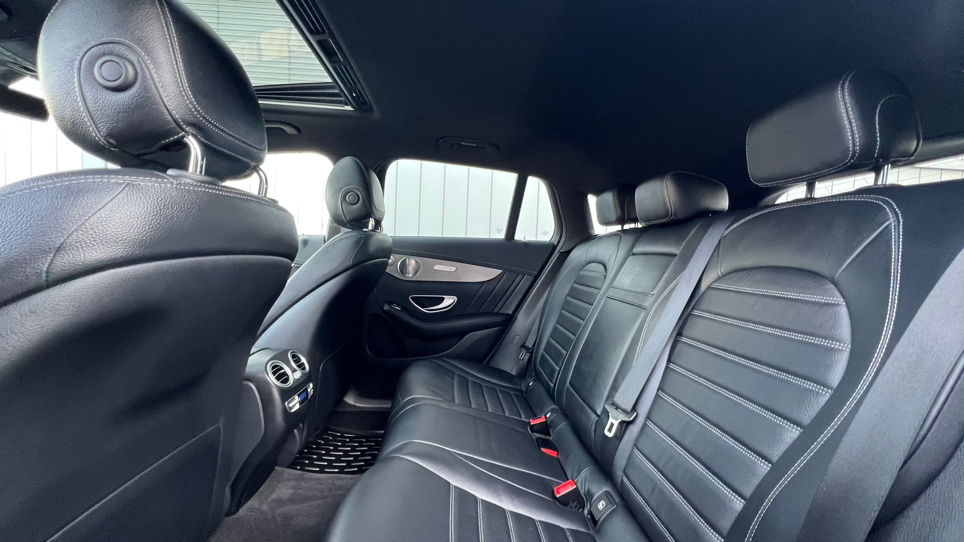 MERCEDES-BENZ EQC 400 AMG LINE 4MATIC l 408 PS-image-25