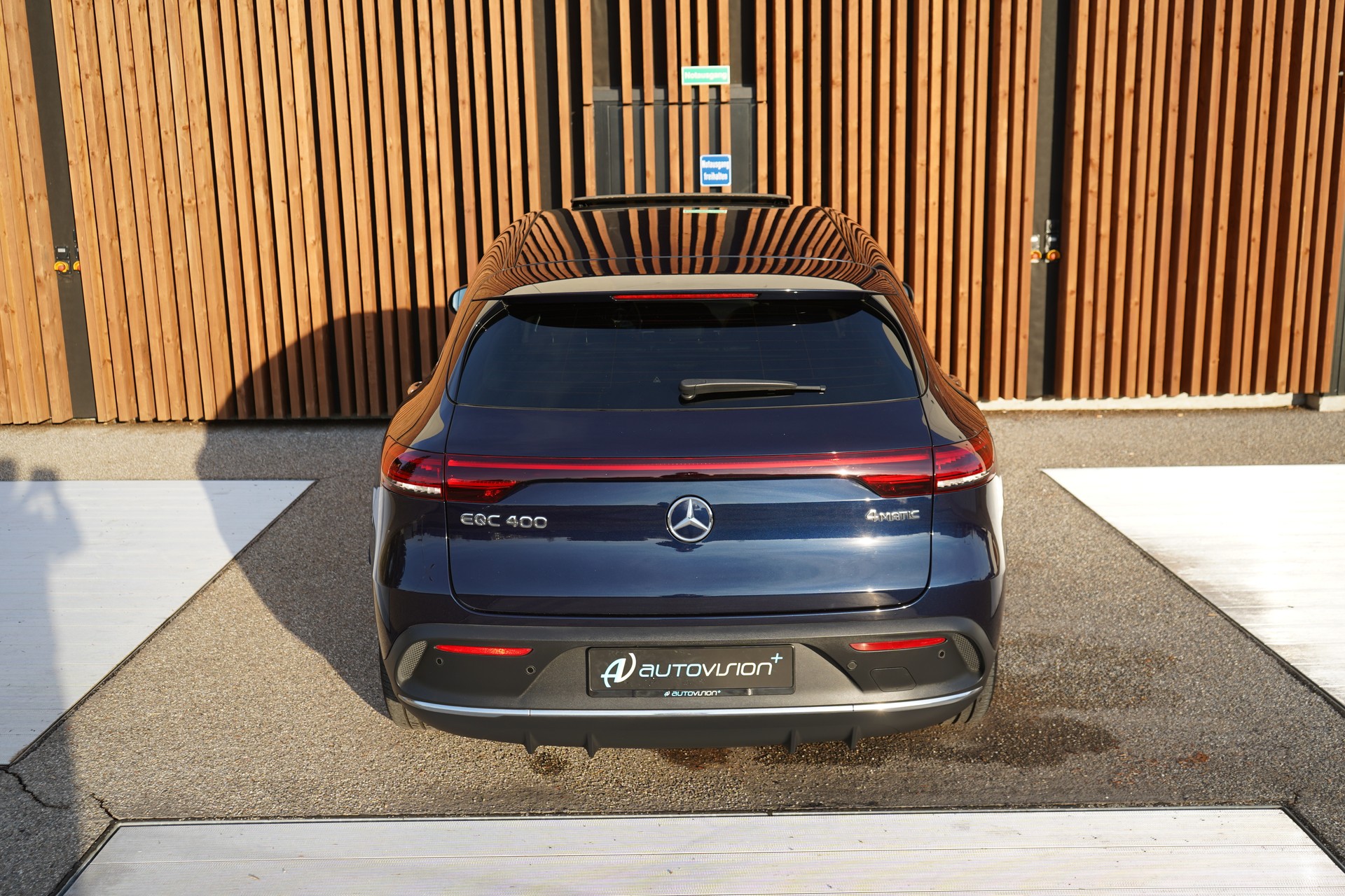 MERCEDES-BENZ EQC 400 AMG LINE 4MATIC l 408 PS-image-11