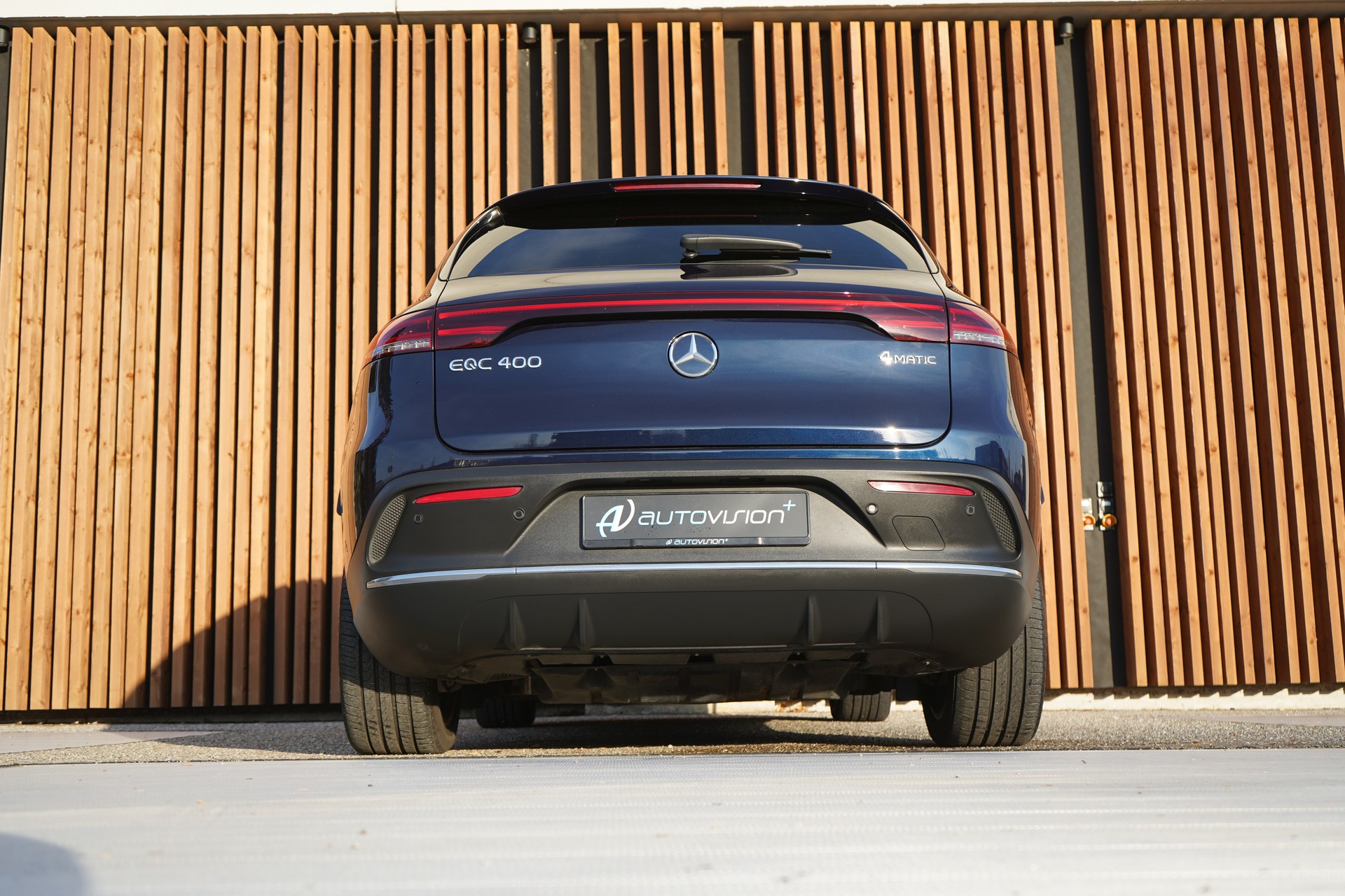 MERCEDES-BENZ EQC 400 AMG LINE 4MATIC l 408 PS-image-12