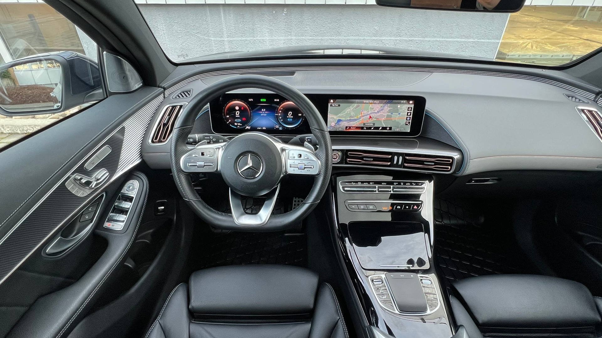 MERCEDES-BENZ EQC 400 AMG LINE 4MATIC l 408 PS-image-16