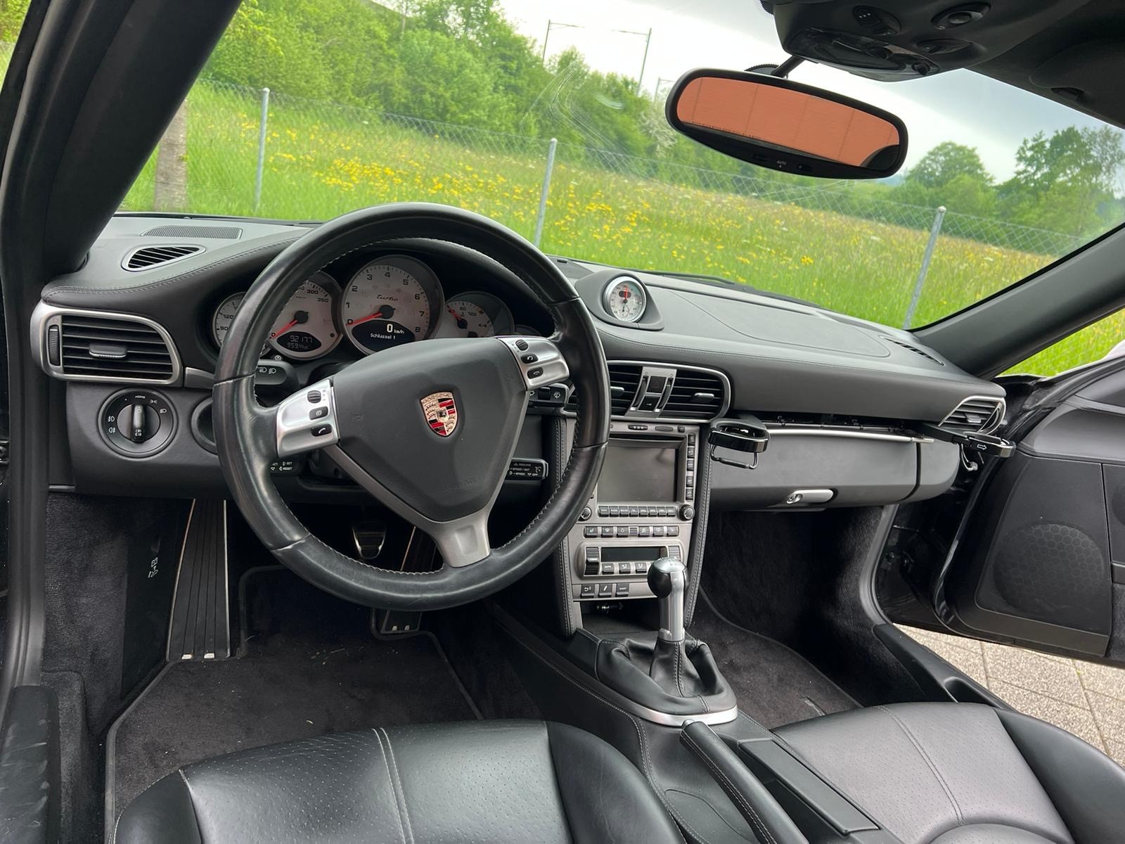PORSCHE 911 Turbo-image-5