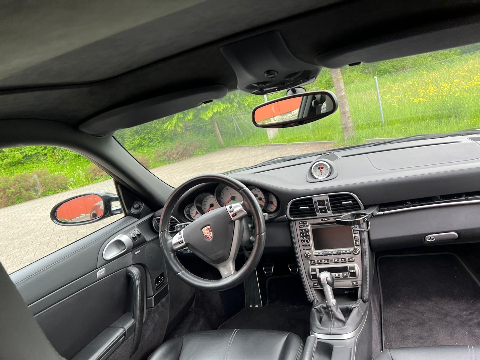 PORSCHE 911 Turbo-image-9