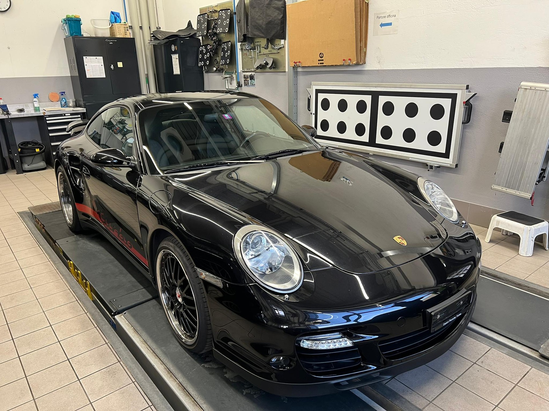 PORSCHE 911 Turbo-image-15
