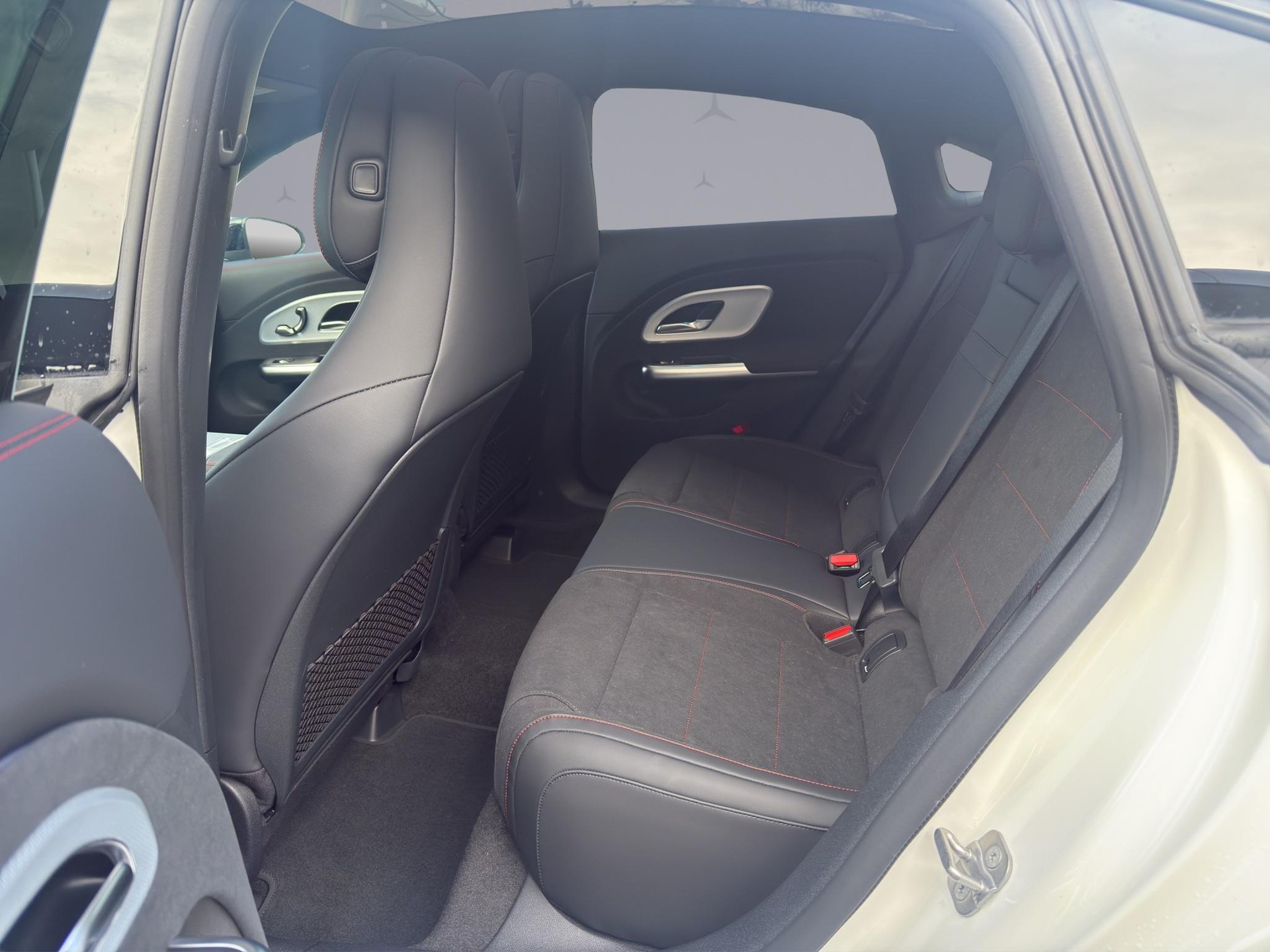 MERCEDES-BENZ CLA 220 AMG Line 4matic-image-11