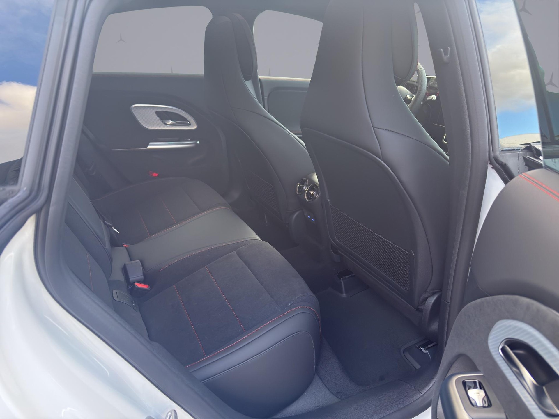 MERCEDES-BENZ CLA 220 AMG Line 4matic-image-16