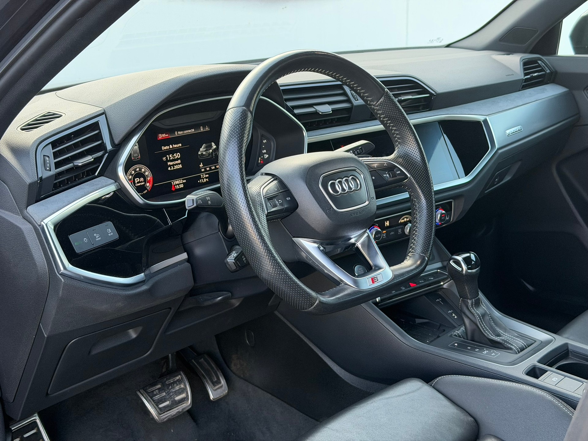 AUDI Q3 45 TFSI S line quattro S-tronic-image-5
