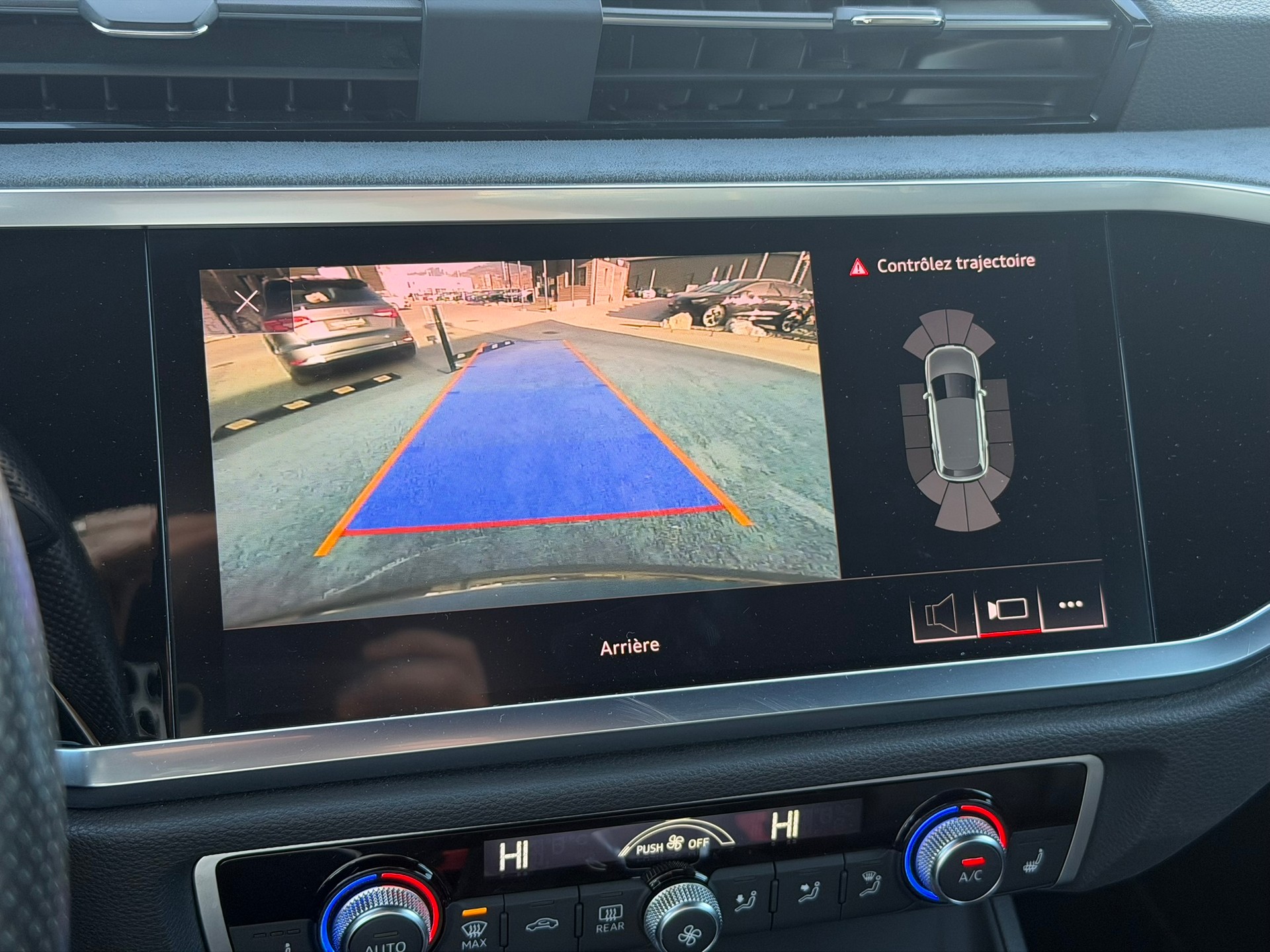 AUDI Q3 45 TFSI S line quattro S-tronic-image-9