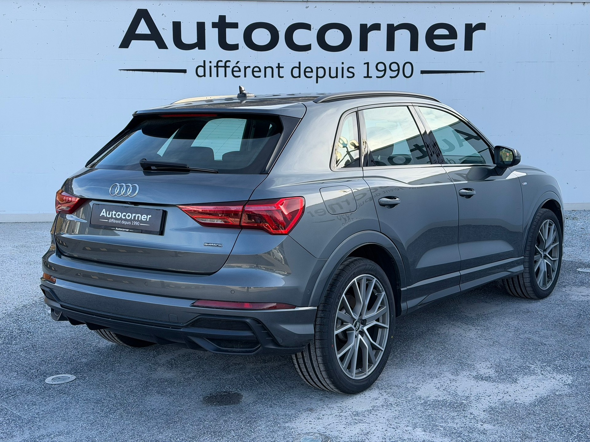 AUDI Q3 45 TFSI S line quattro S-tronic-image-2
