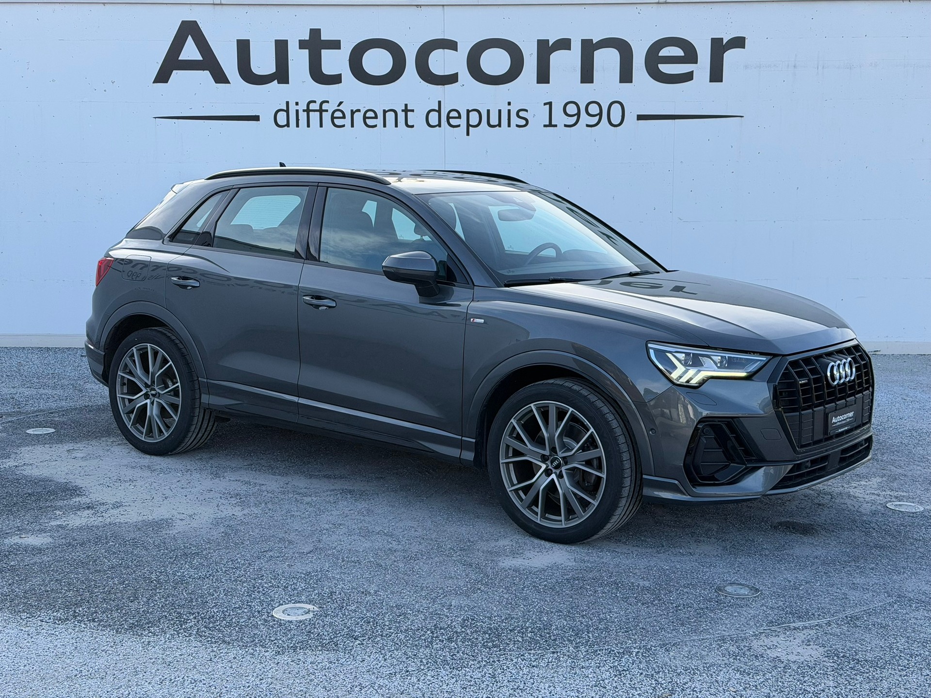 AUDI Q3 45 TFSI S line quattro S-tronic-image-1