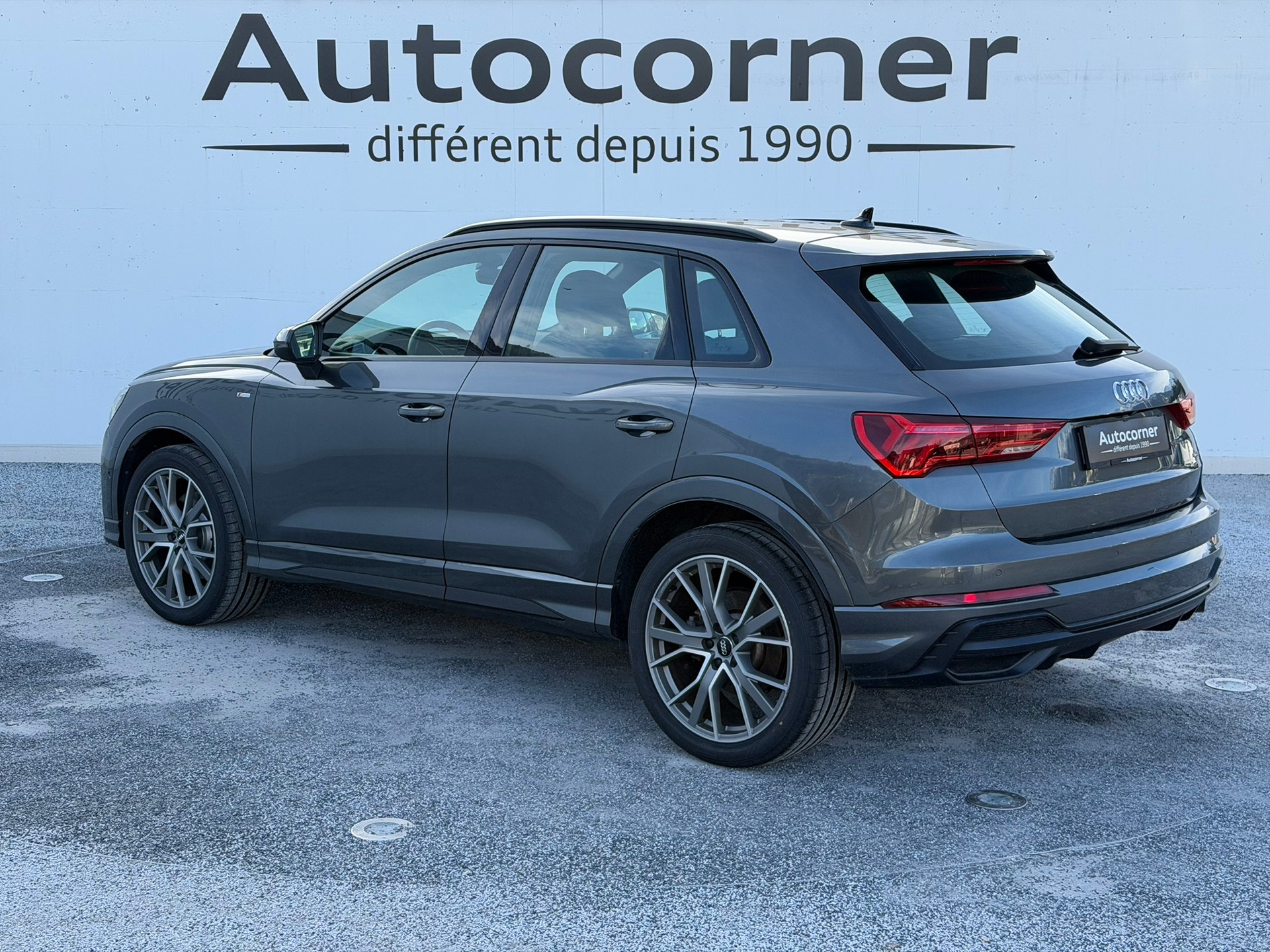 AUDI Q3 45 TFSI S line quattro S-tronic-image-4