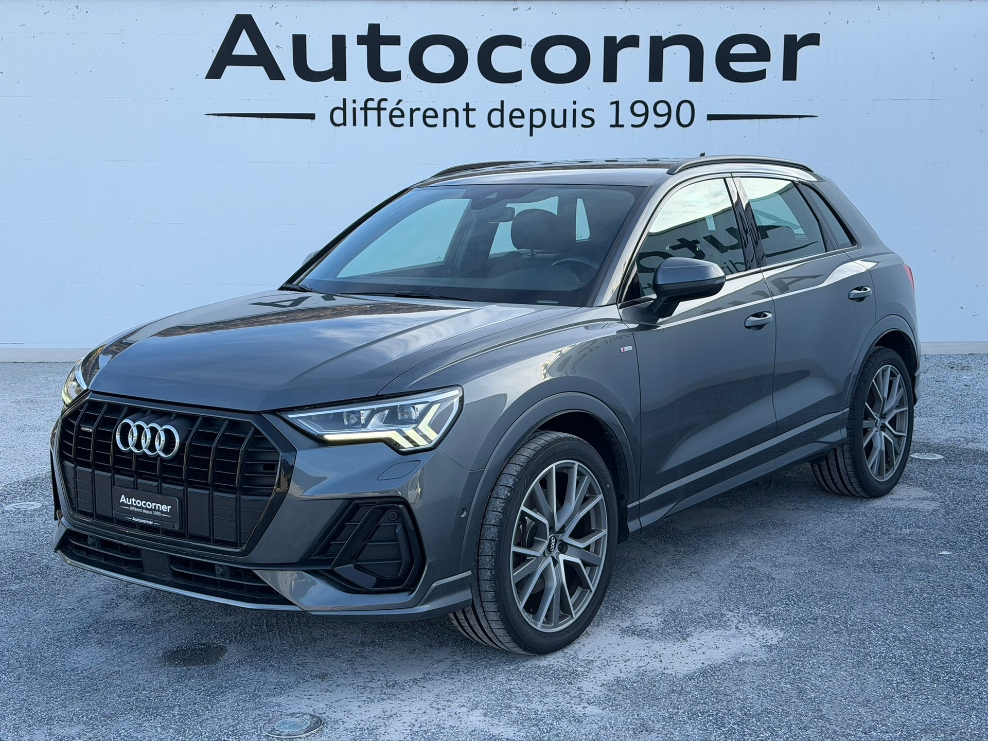 AUDI Q3 45 TFSI S line quattro S-tronic-image-0