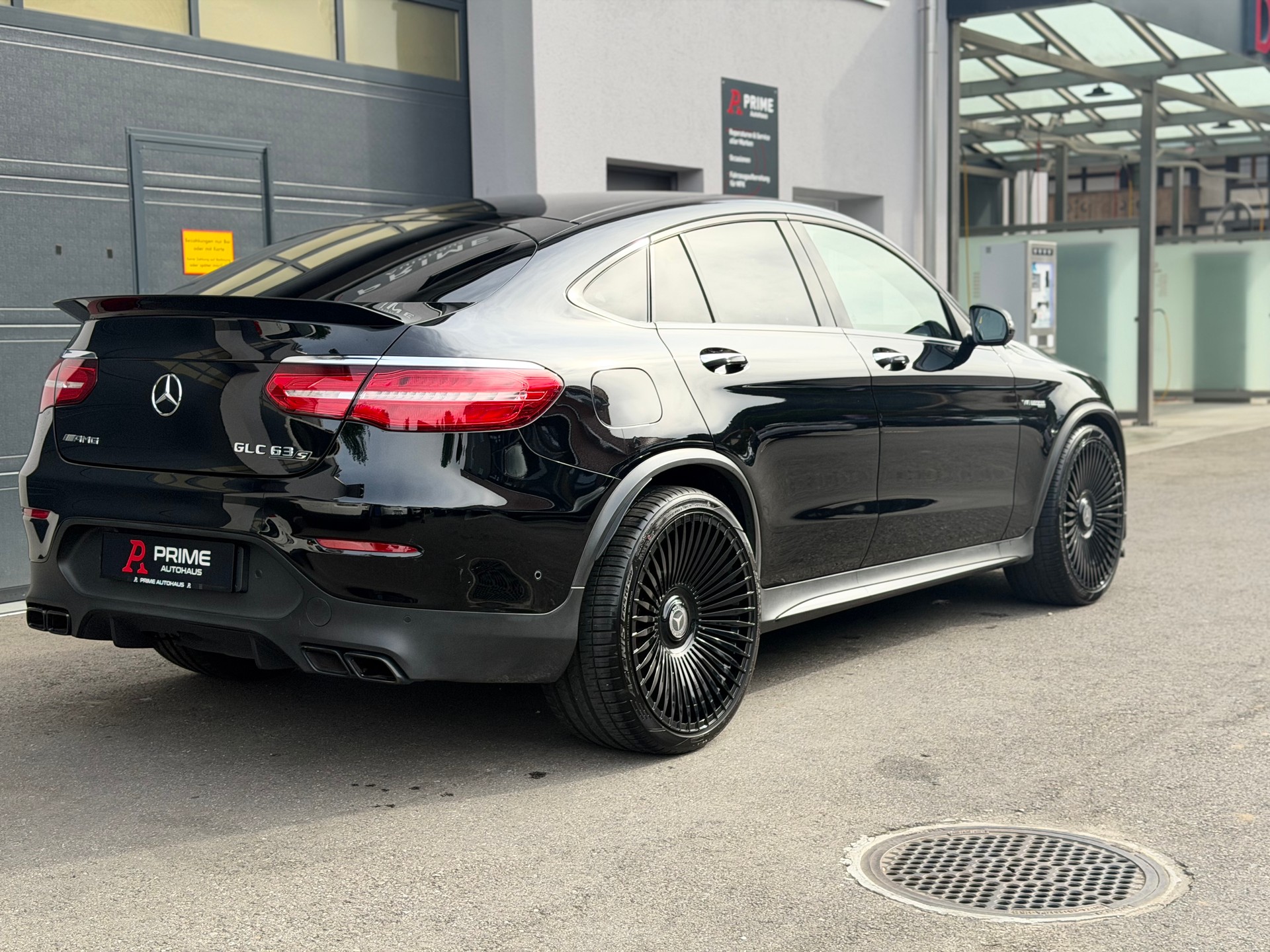 MERCEDES-BENZ GLC Coupé 63 S AMG 4Matic+ 9G-Tronic-showroom-element-1