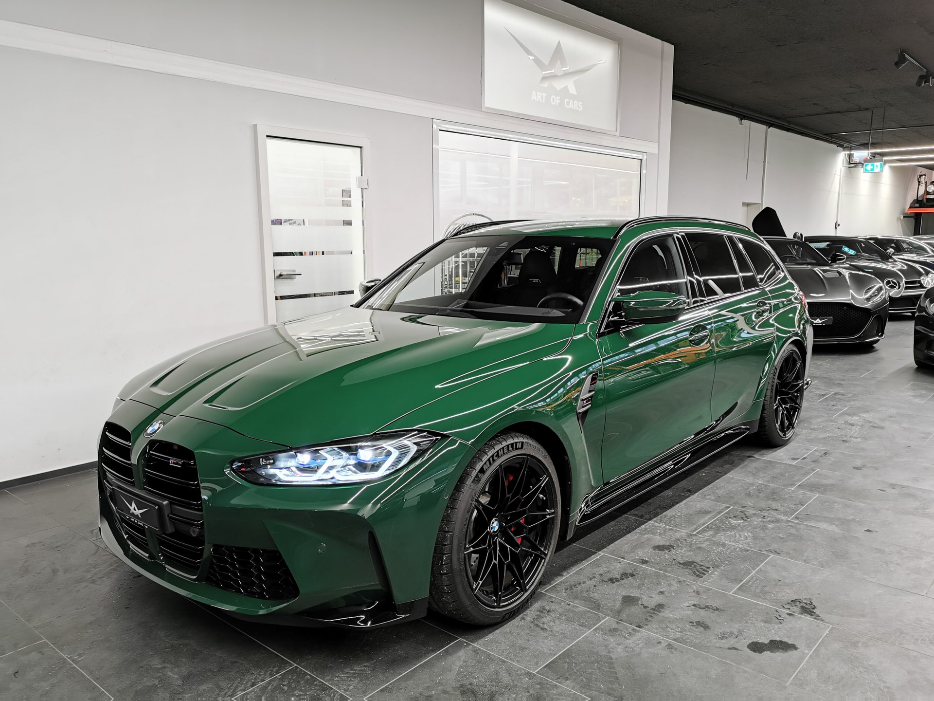 BMW M3 Touring xDrive Competition M IRISH GREEN PORSCHE GRÜN HARMAN KARDON 1. HD. CH-AUTO GRATISSERVICE INDIVIDUAL-image-15