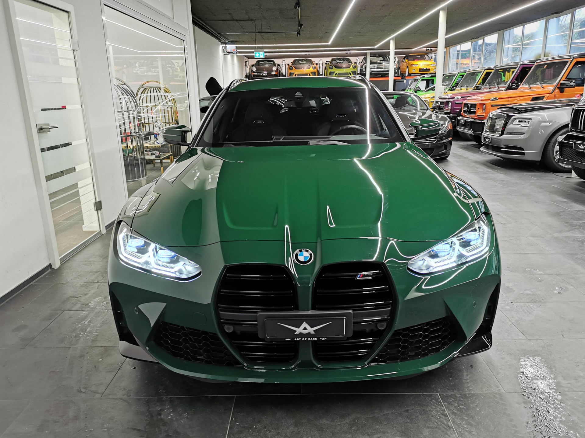 BMW M3 Touring xDrive Competition M IRISH GREEN PORSCHE GRÜN HARMAN KARDON 1. HD. CH-AUTO GRATISSERVICE INDIVIDUAL-image-1