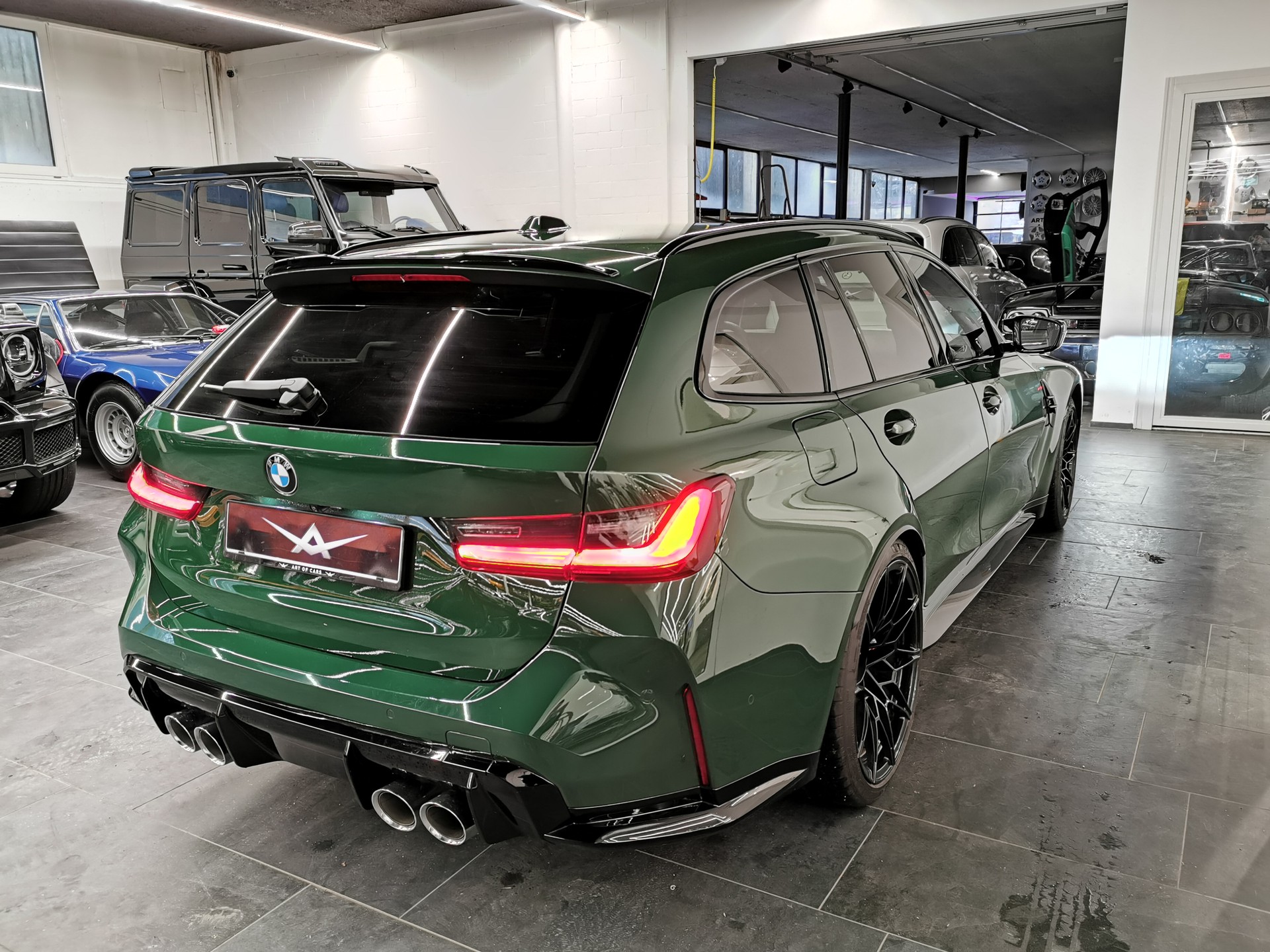 BMW M3 Touring xDrive Competition M IRISH GREEN PORSCHE GRÜN HARMAN KARDON 1. HD. CH-AUTO GRATISSERVICE INDIVIDUAL-image-11