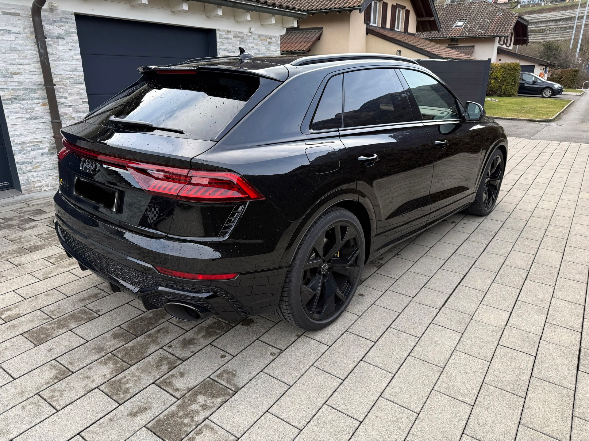 AUDI RSQ8 quattro tiptronic-image-3