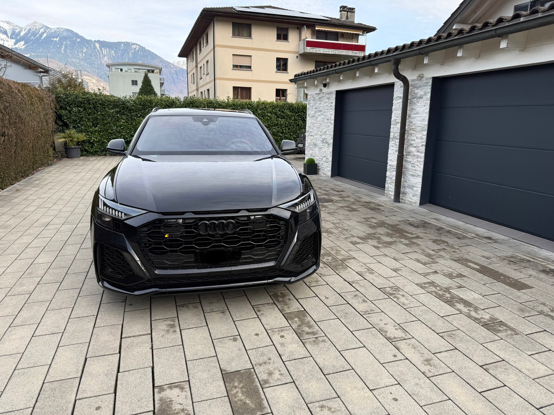 AUDI RSQ8 quattro tiptronic-image-1