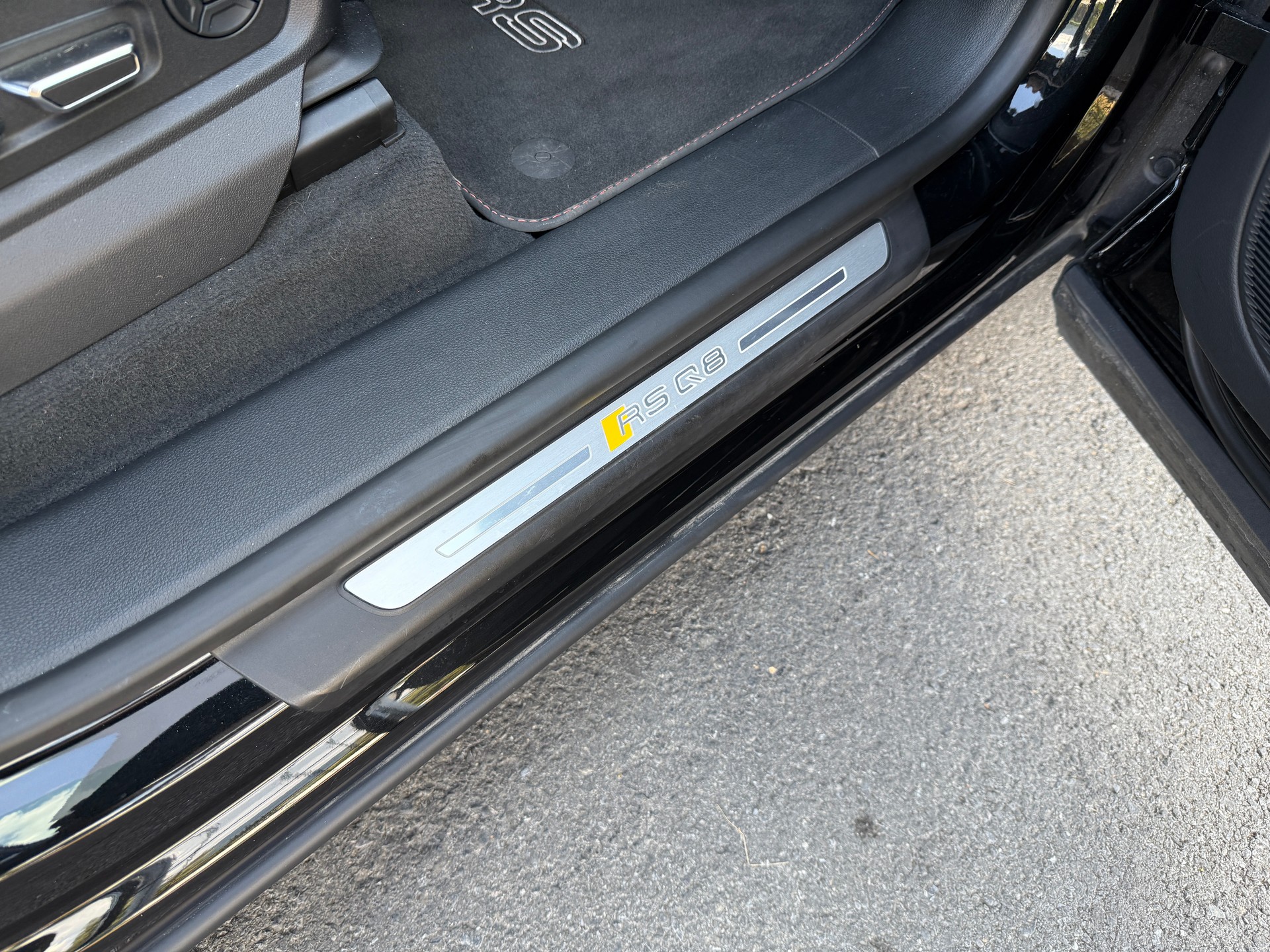 AUDI RSQ8 quattro tiptronic-image-12