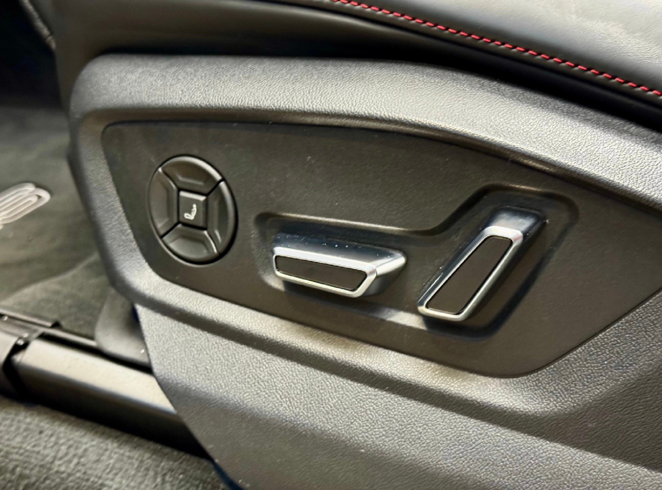 AUDI RSQ8 quattro tiptronic-image-8