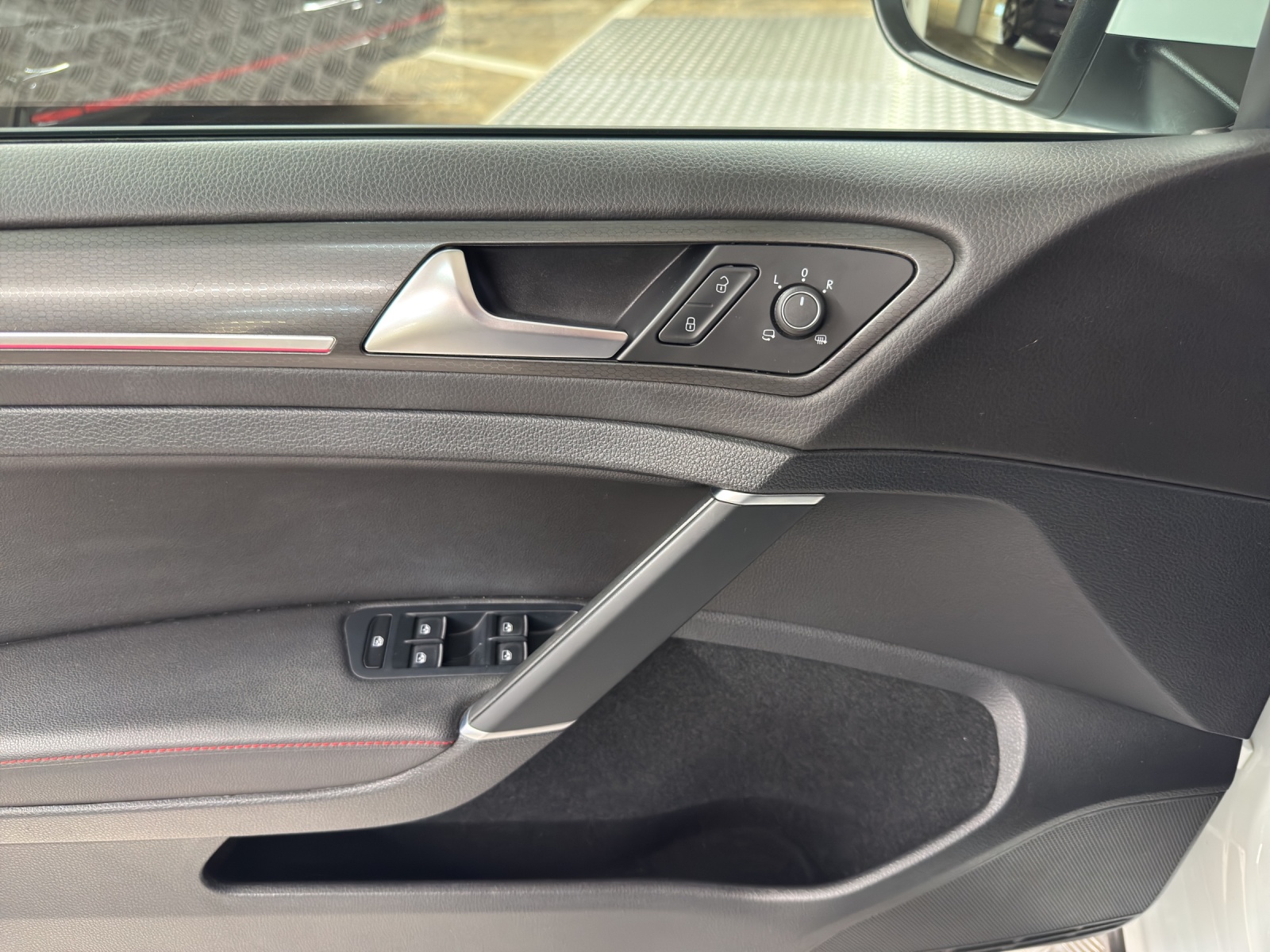 VW Golf VII 2.0 TSI 230 GTI DSG-image-11