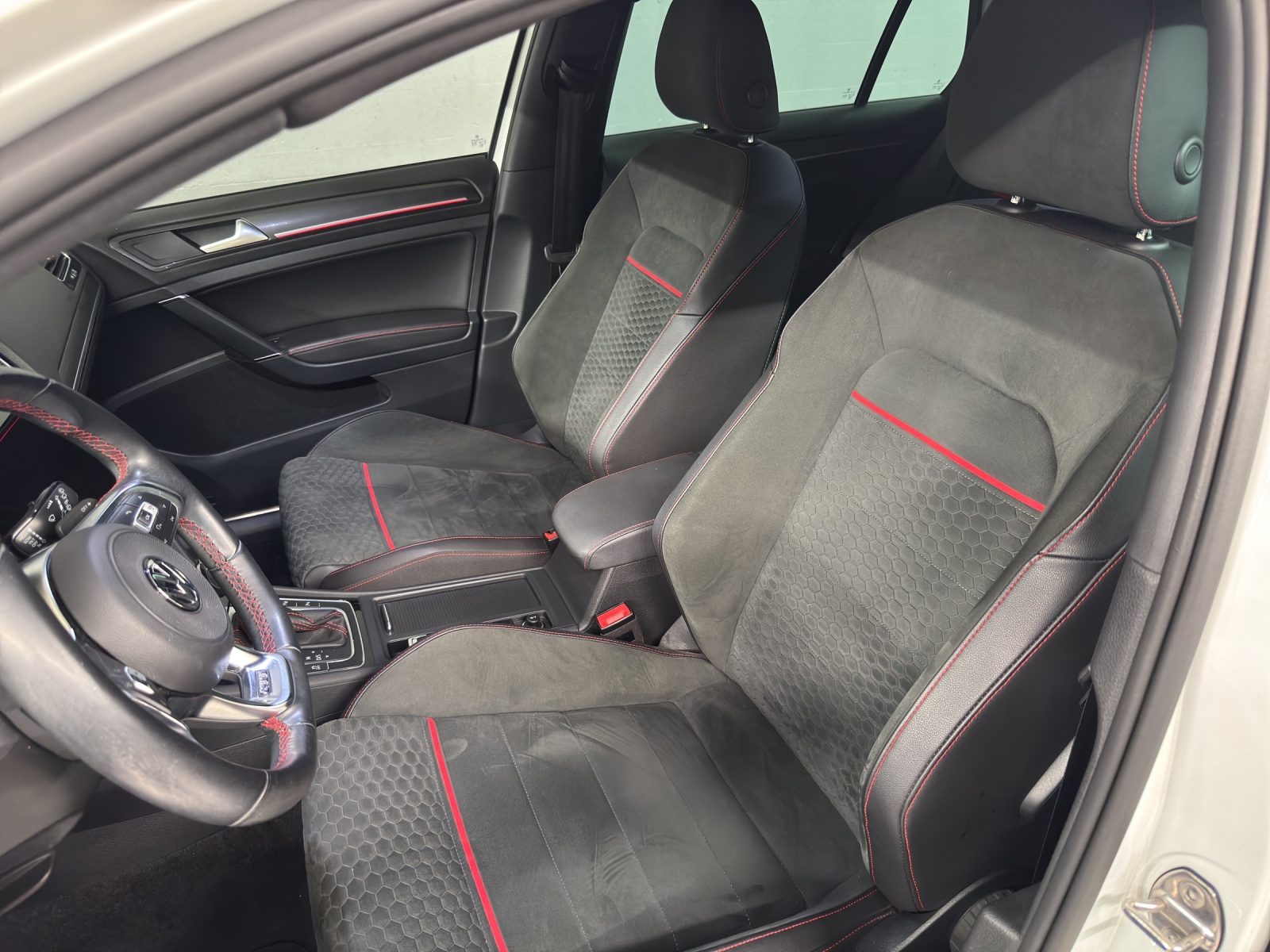 VW Golf VII 2.0 TSI 230 GTI DSG-image-12