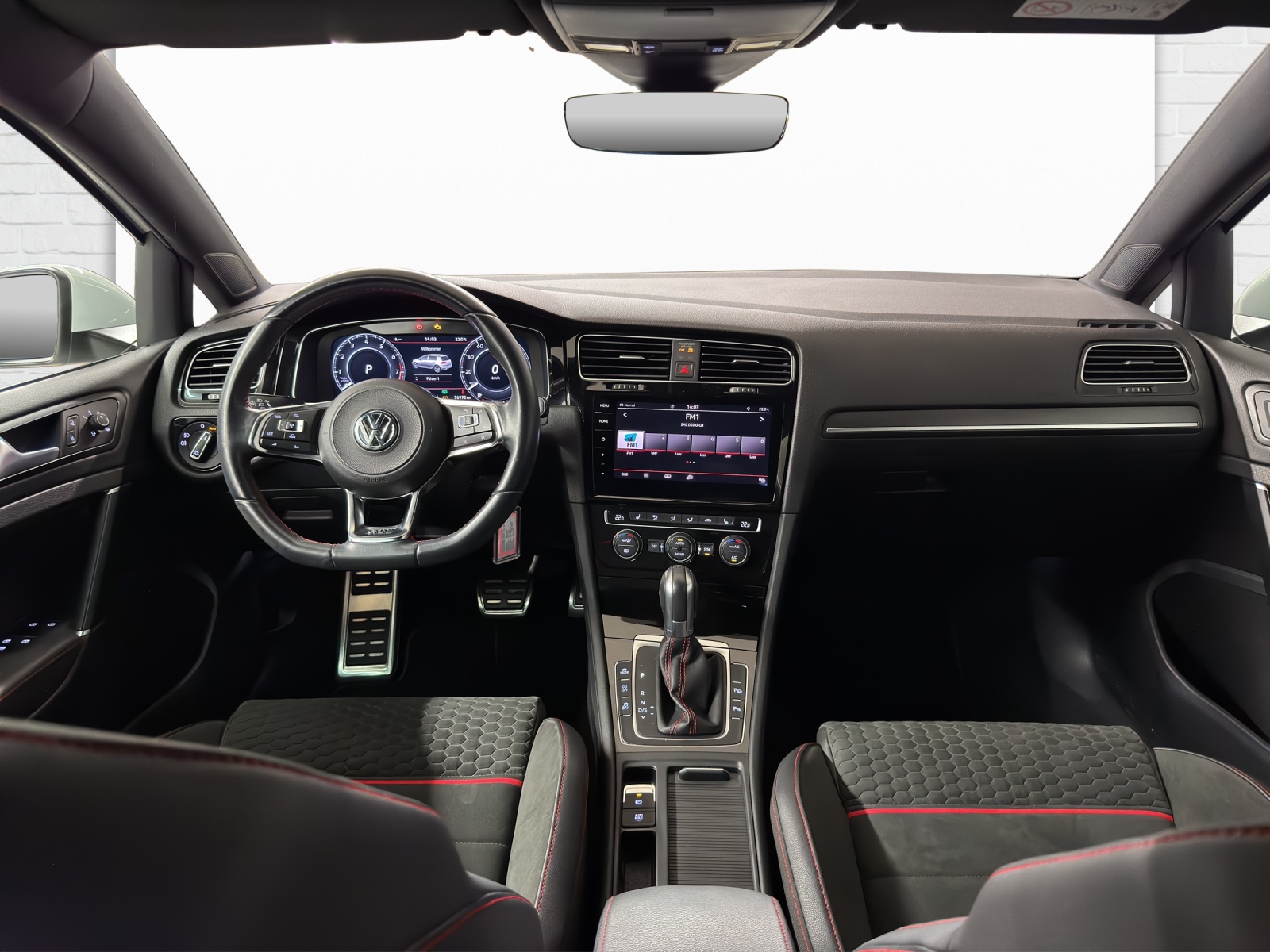 VW Golf VII 2.0 TSI 230 GTI DSG-image-7