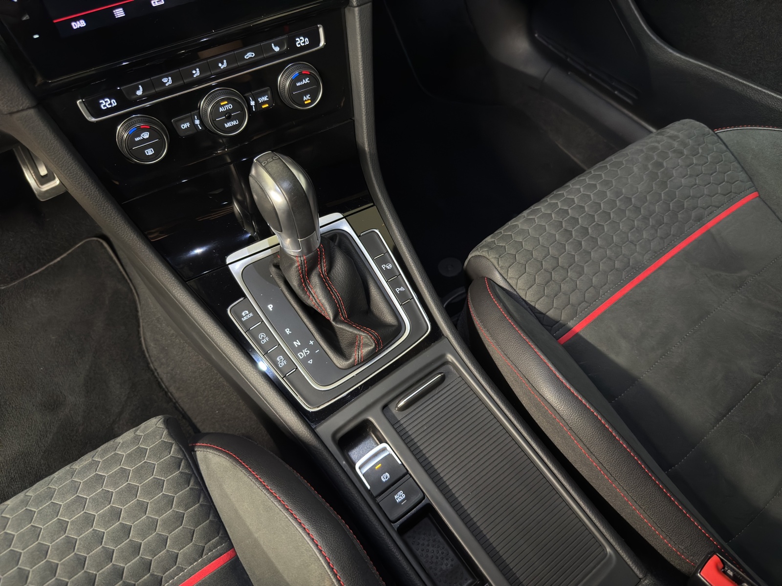 VW Golf VII 2.0 TSI 230 GTI DSG-image-14