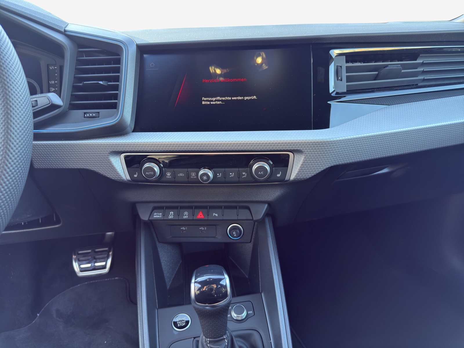 AUDI A1 Sportback 40 TFSI S Line S-tronic-image-10