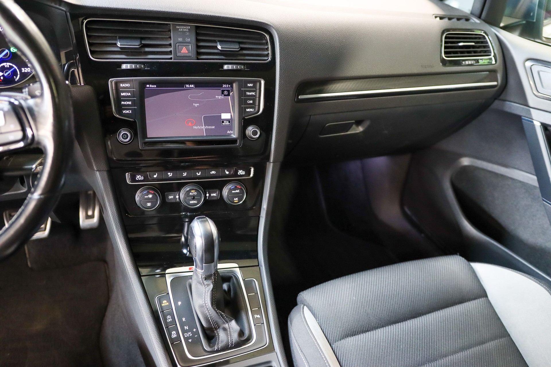 VW Golf 2.0 TSI R 4Motion DSG-image-11