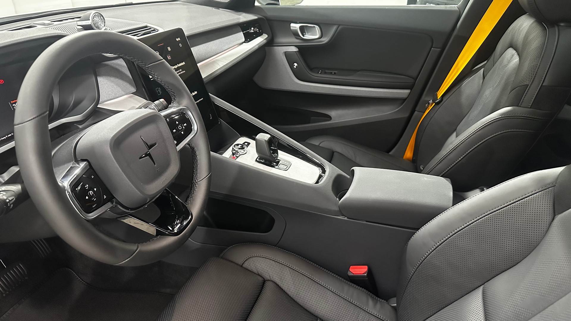 POLESTAR 2 Long Range Dual Motor Perfor-showroom-element-3