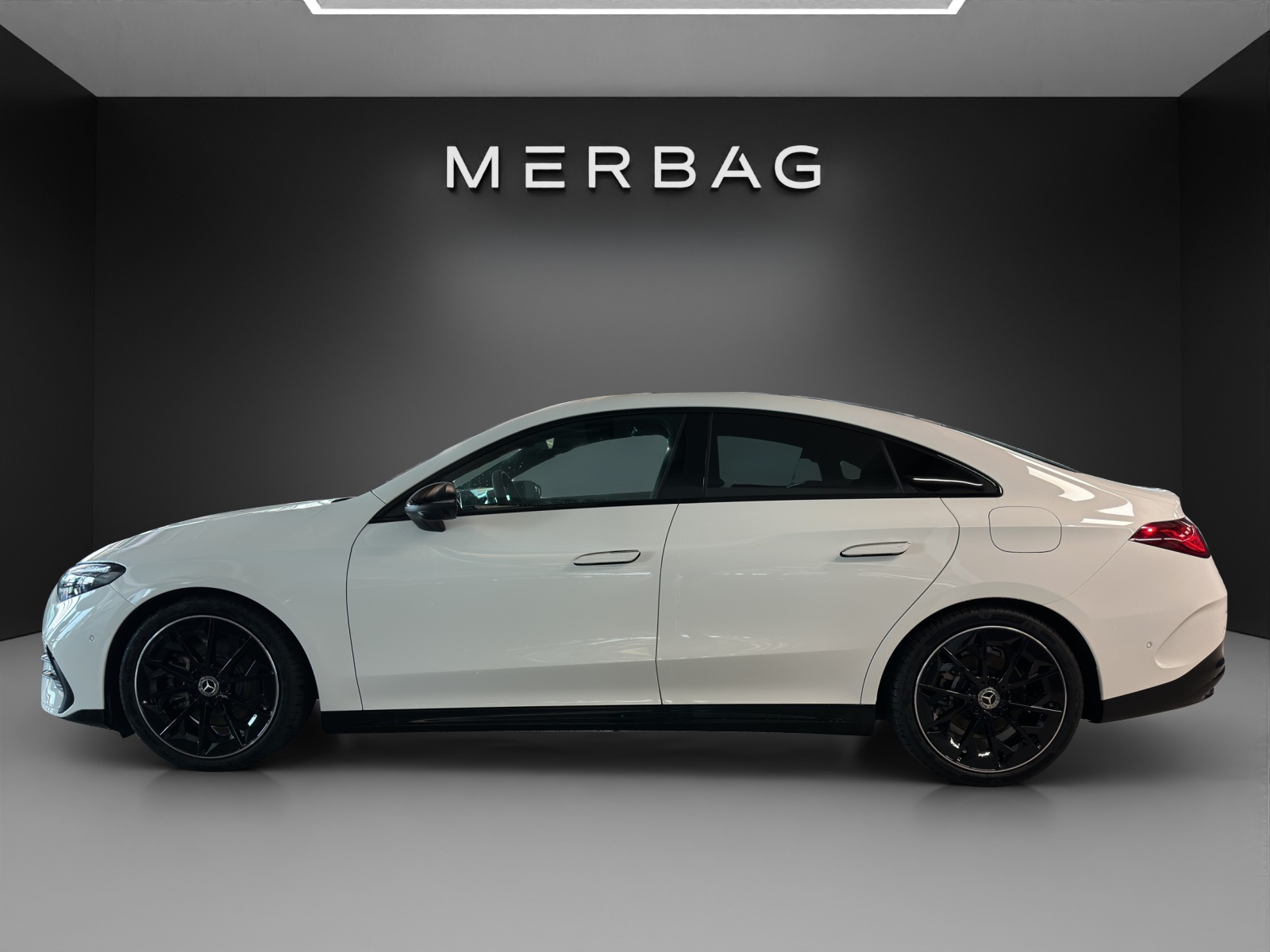 MERCEDES-BENZ CLA 220 8G-DCT 4Matic AMG Line-image-2