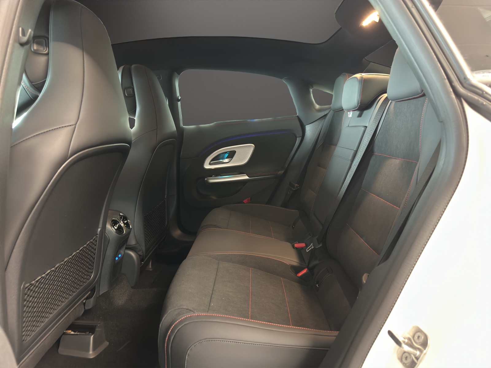MERCEDES-BENZ CLA 220 8G-DCT 4Matic AMG Line-image-11