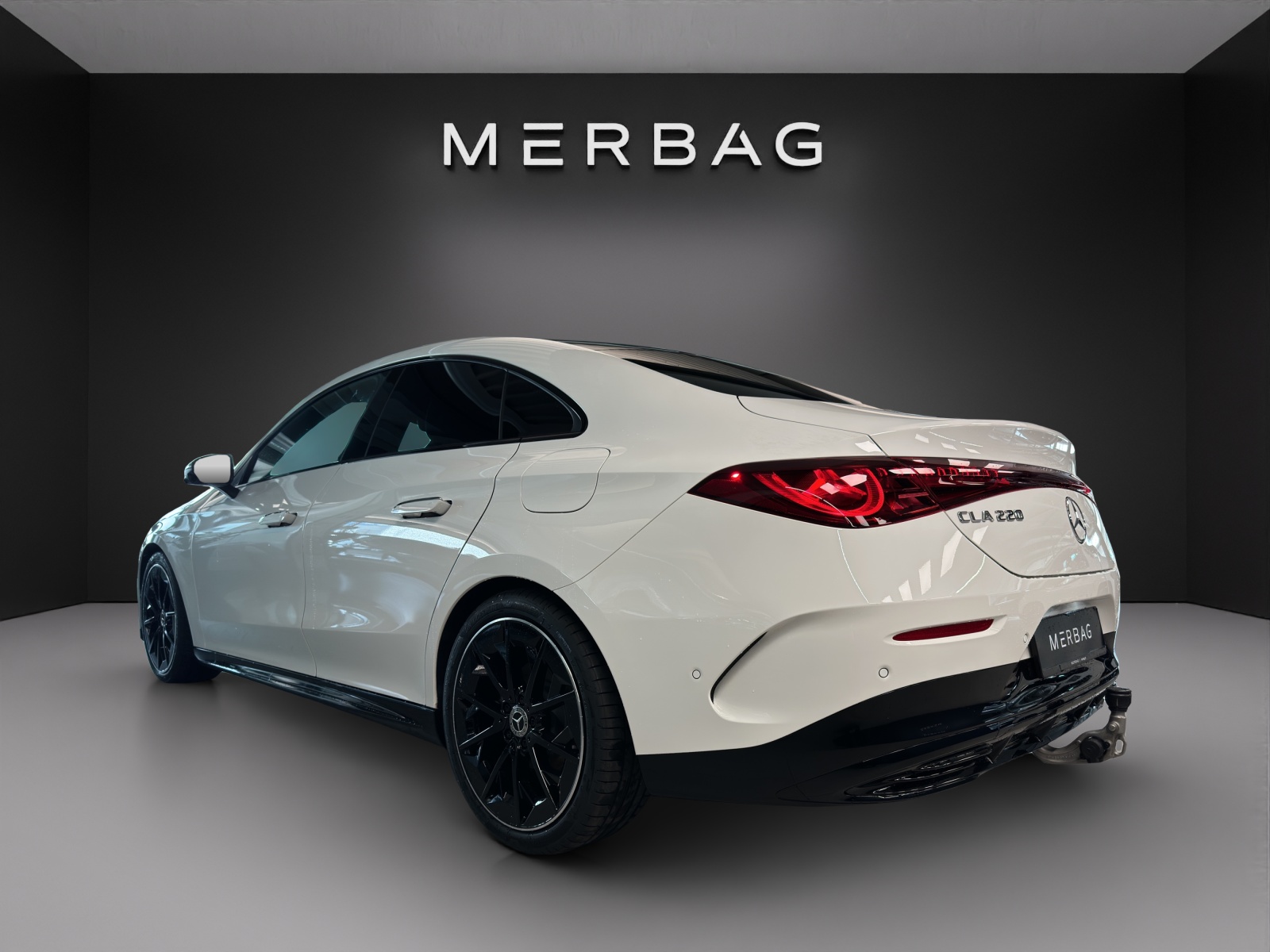 MERCEDES-BENZ CLA 220 8G-DCT 4Matic AMG Line-image-3