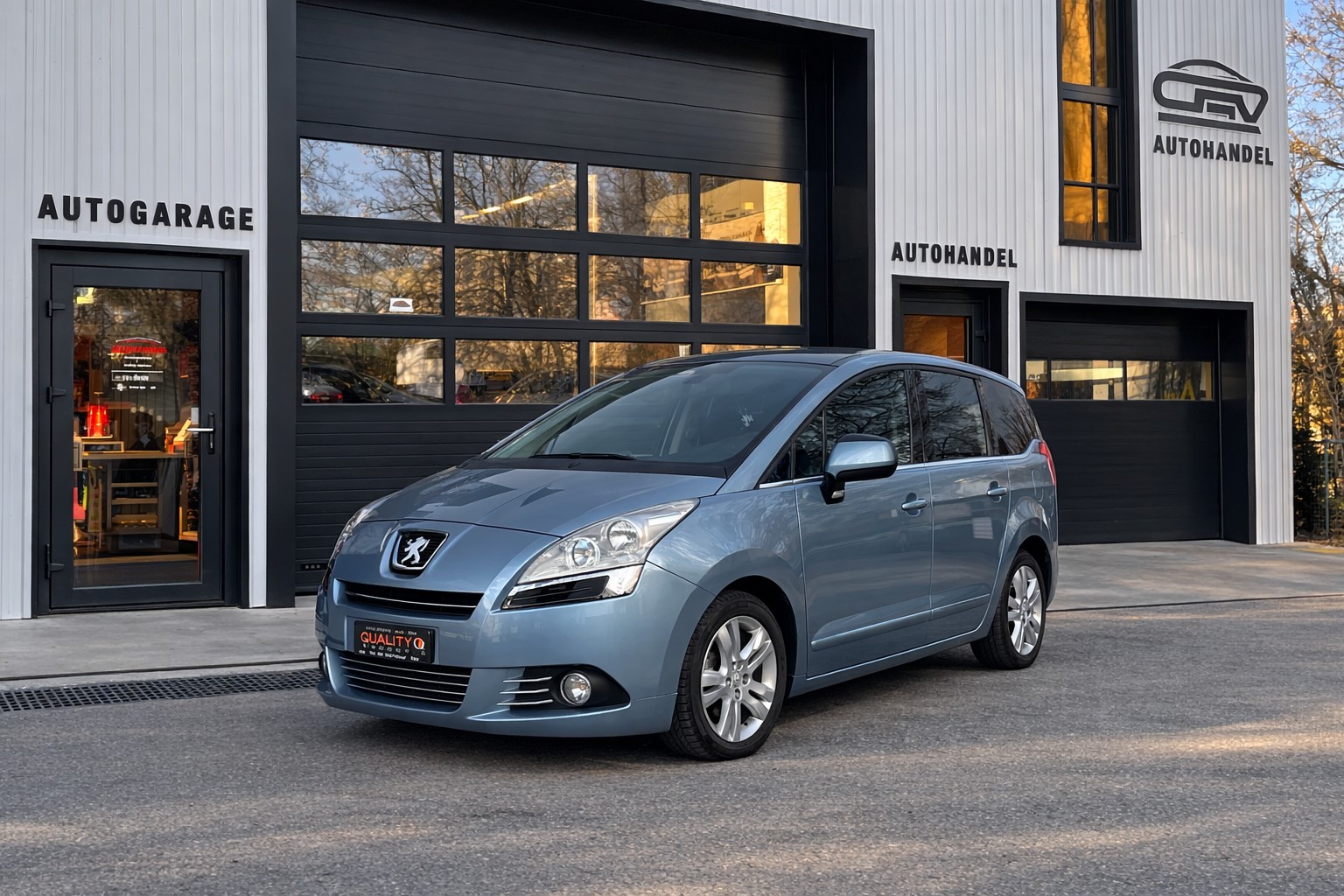 PEUGEOT 5008 2.0 HDI Sport Pack 7 Sitze-image-1