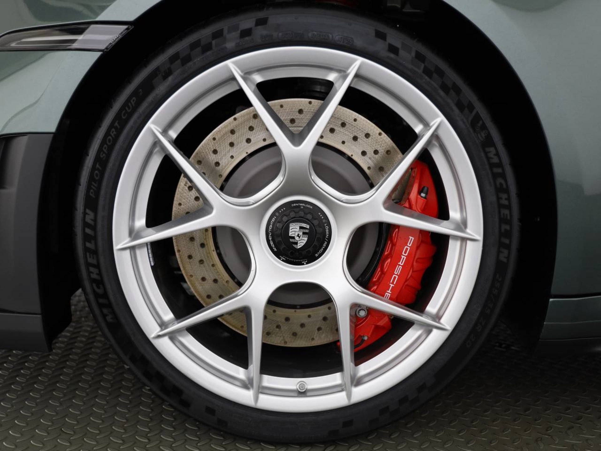 PORSCHE 911 GT3 mit Touring-Paket-image-5