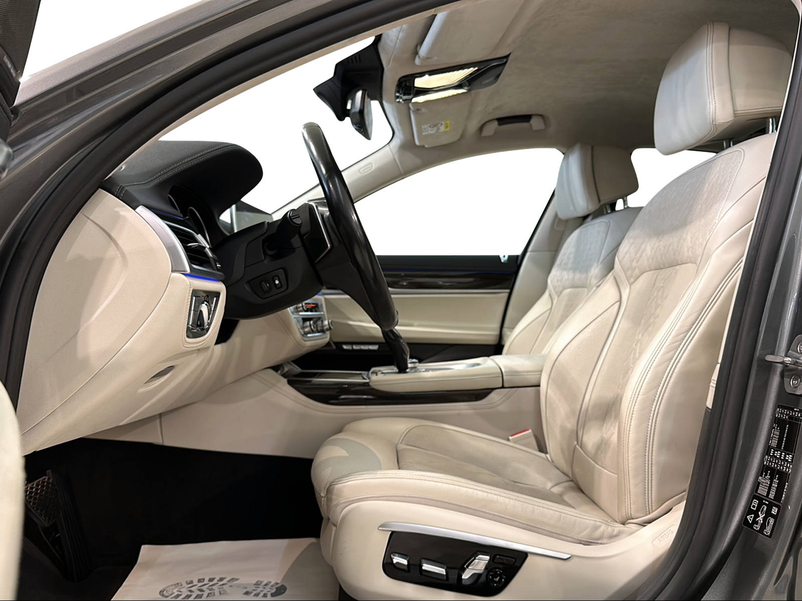 BMW 740d xDrive Steptronic-image-14