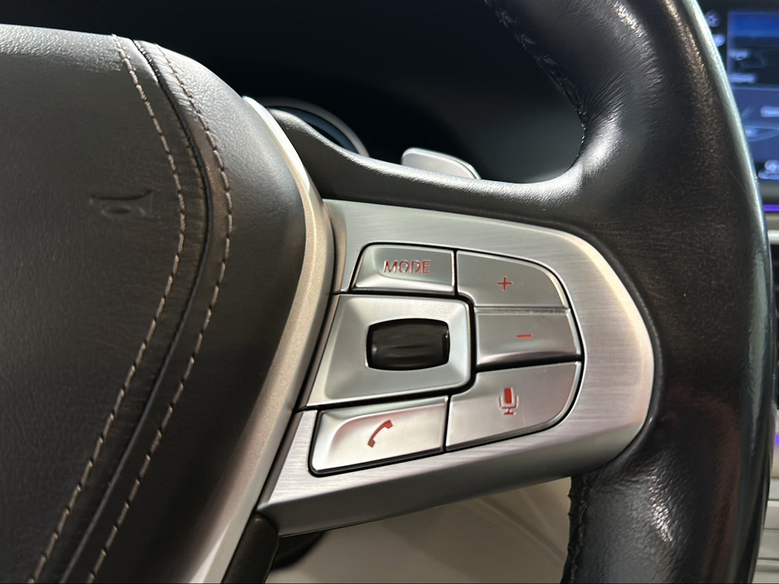 BMW 740d xDrive Steptronic-image-24