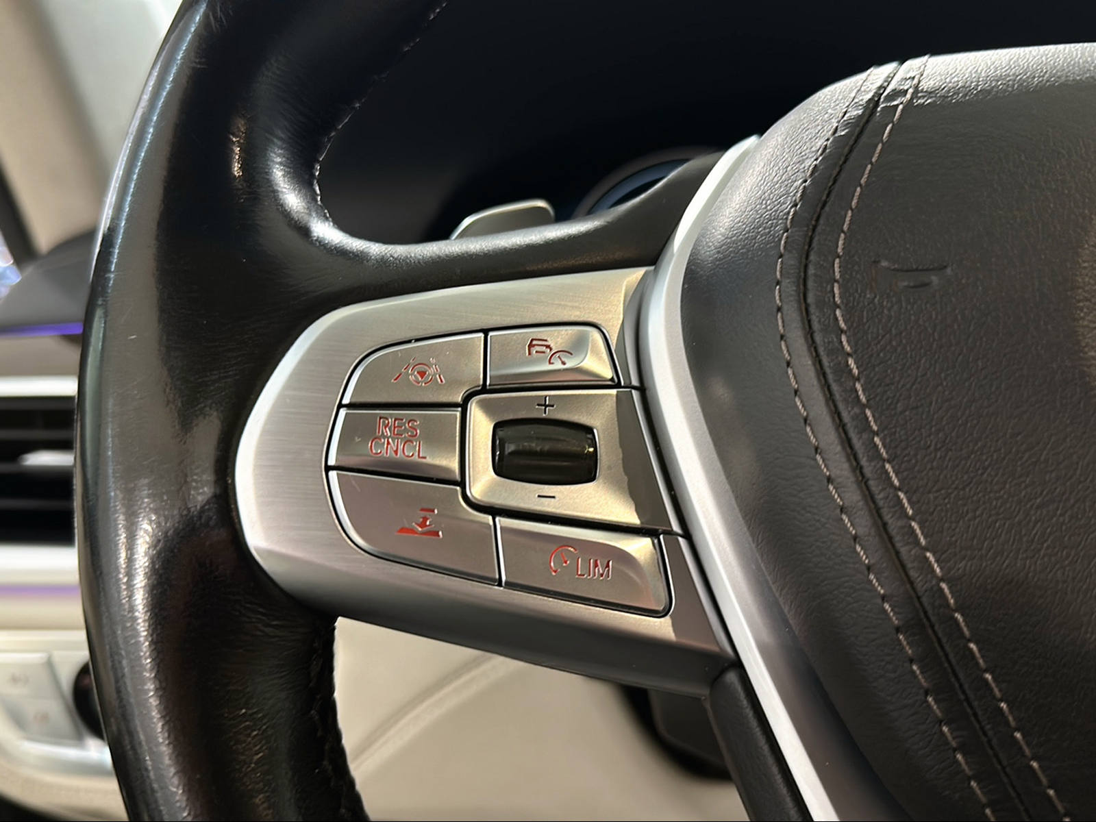 BMW 740d xDrive Steptronic-image-25